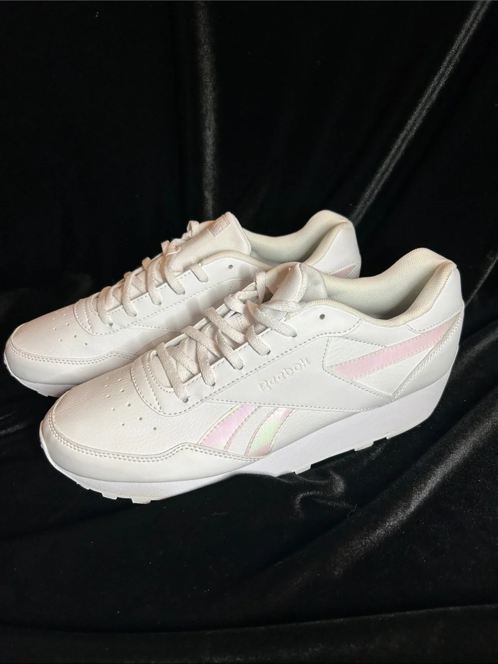 NWOB REEBOK TENNIS SHOES 11M